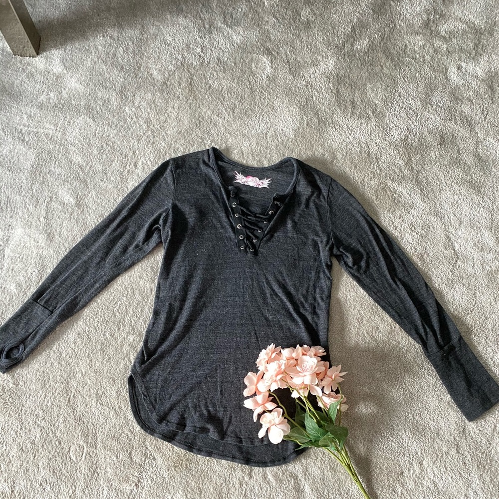 Gray/black long sleeve shirt